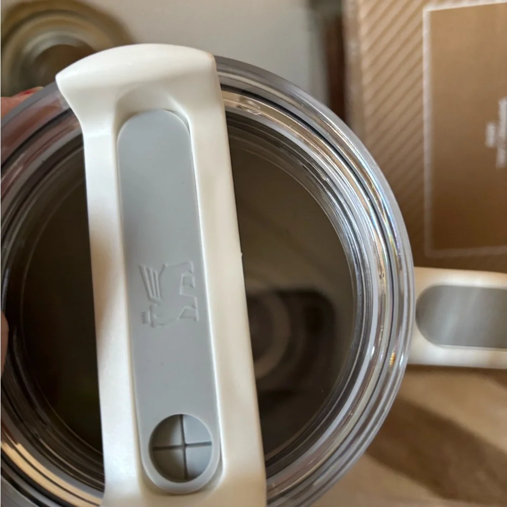 Stanley White Tumbler with Pooh and Tigger Design - Picture 2 of 6